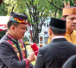 Sah, SK Perpanjangan Bupati Barsel Diserahkan Gubernur Kalteng